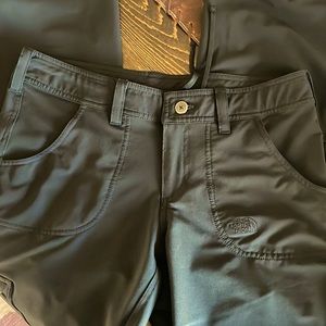 The North Face Almatta Women's Black Roll-Up
Pants Size 8 Hiking